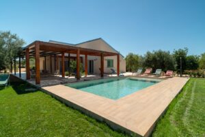 Biancolilla piscina da angolo siepe